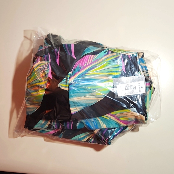 ❤️NWT VINTAGE TORRID TUMMY CONTROL - WIRELESS TROPICAL FLORAL PRINT - SWIMSUIT - Picture 10 of 15
